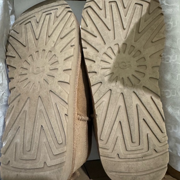 UGG Chestnut Classic Ultra Mini - Picture 6 of 11